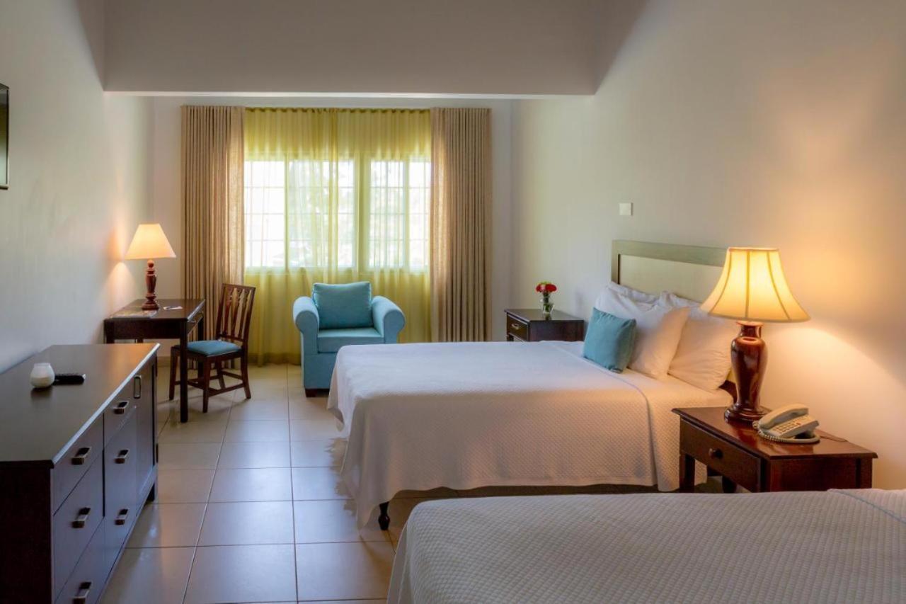 The Liguanea Club Hotel Kingston Buitenkant foto