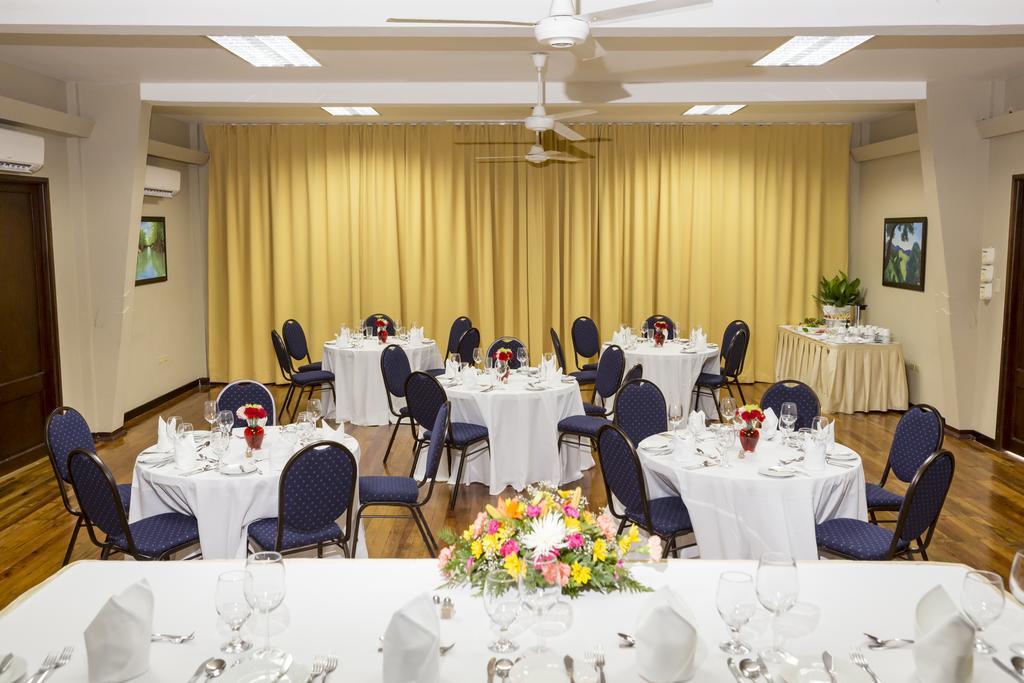 The Liguanea Club Hotel Kingston Buitenkant foto