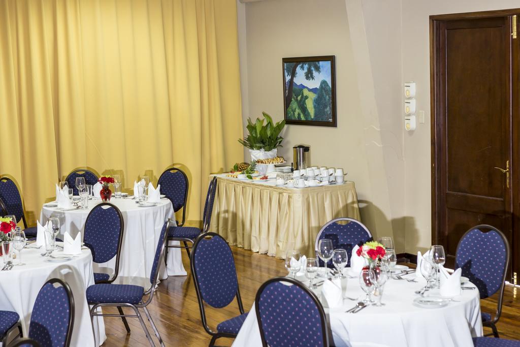 The Liguanea Club Hotel Kingston Buitenkant foto