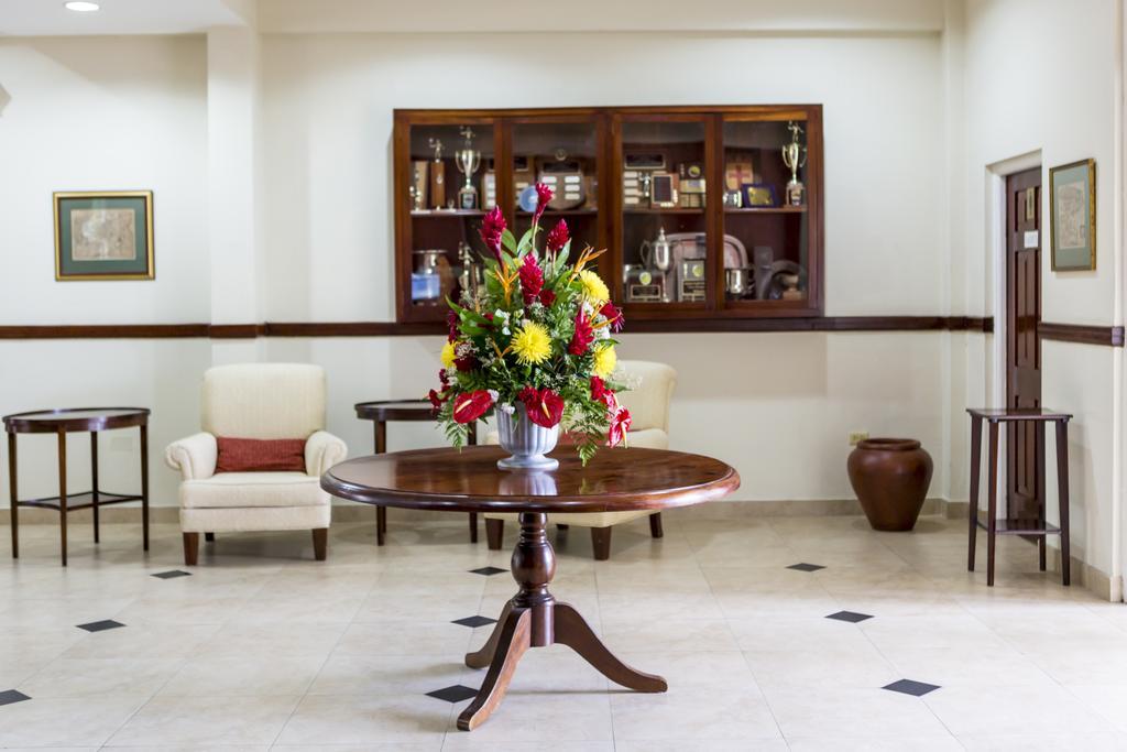 The Liguanea Club Hotel Kingston Buitenkant foto