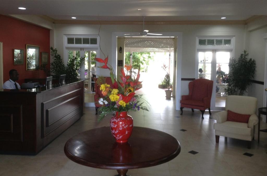 The Liguanea Club Hotel Kingston Buitenkant foto